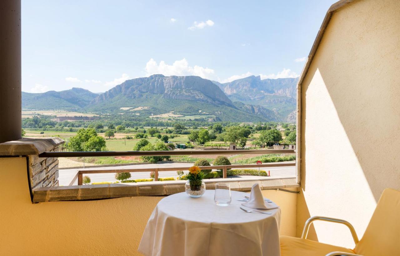 Hotel Restaurant Cal Petit Oliana Exterior photo